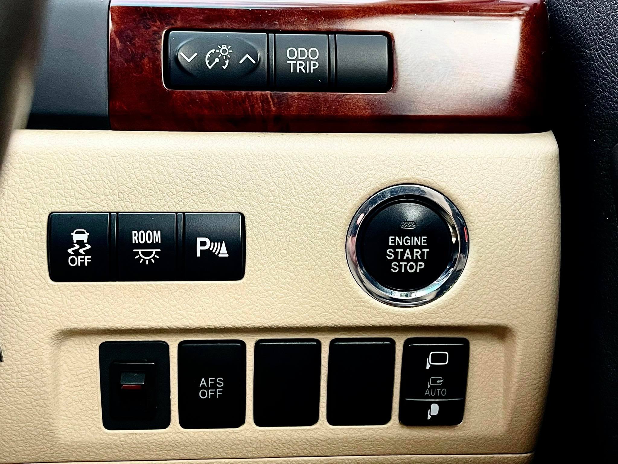 Toyota Alphard SC 3.5V เบาะมิกกี้ สวยจัดเลยคะ รถบ้านแนะนำเลยค่ะ (รูปที่ 17)