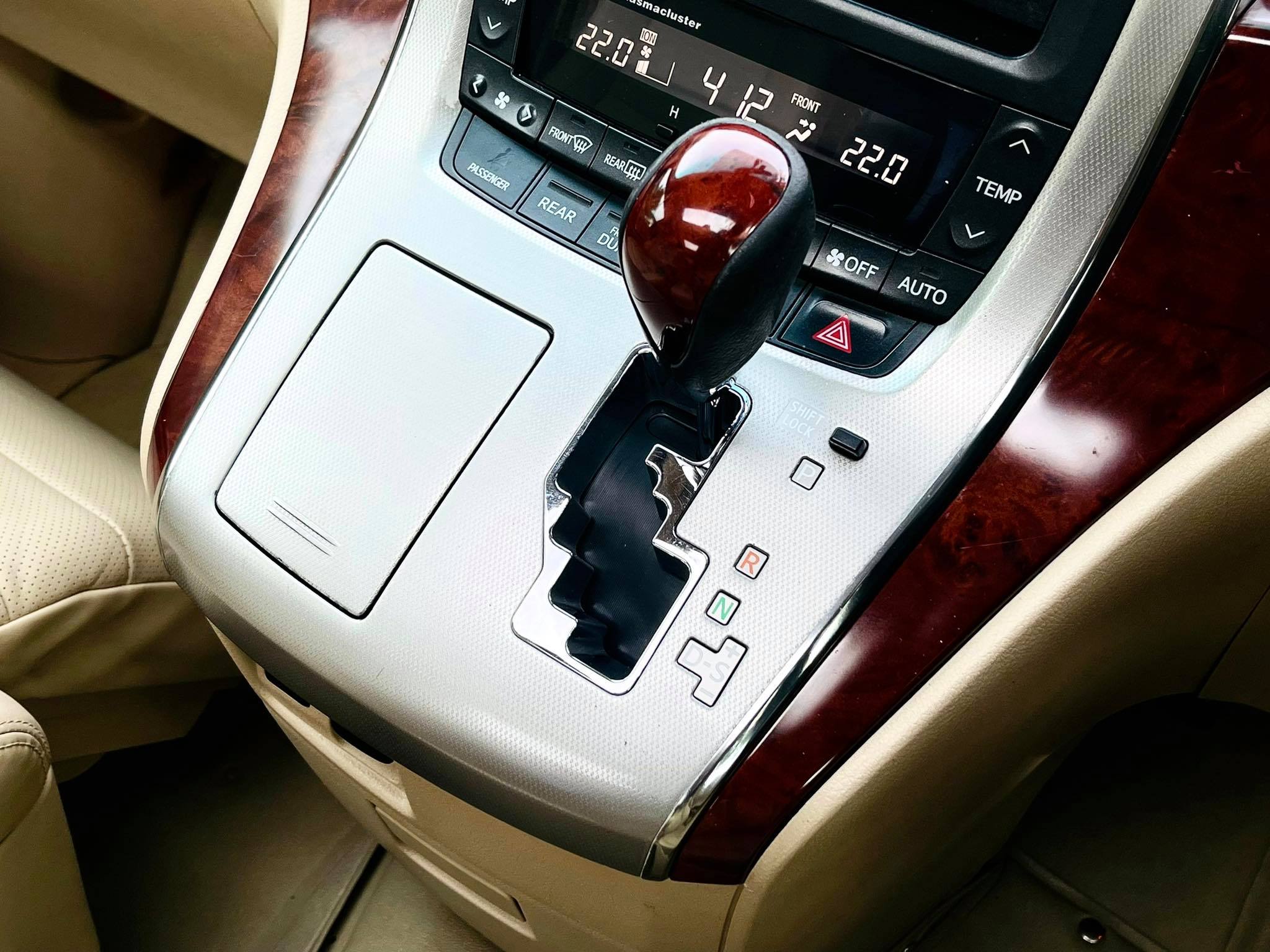 Toyota Alphard SC 3.5V เบาะมิกกี้ สวยจัดเลยคะ รถบ้านแนะนำเลยค่ะ (รูปที่ 12)