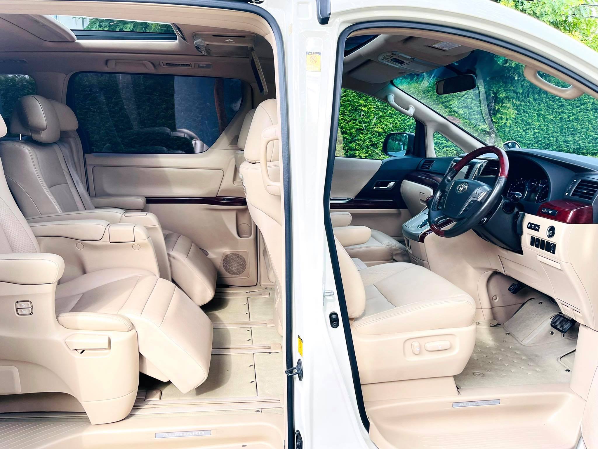 Toyota Alphard SC 3.5V เบาะมิกกี้ สวยจัดเลยคะ รถบ้านแนะนำเลยค่ะ (รูปที่ 27)