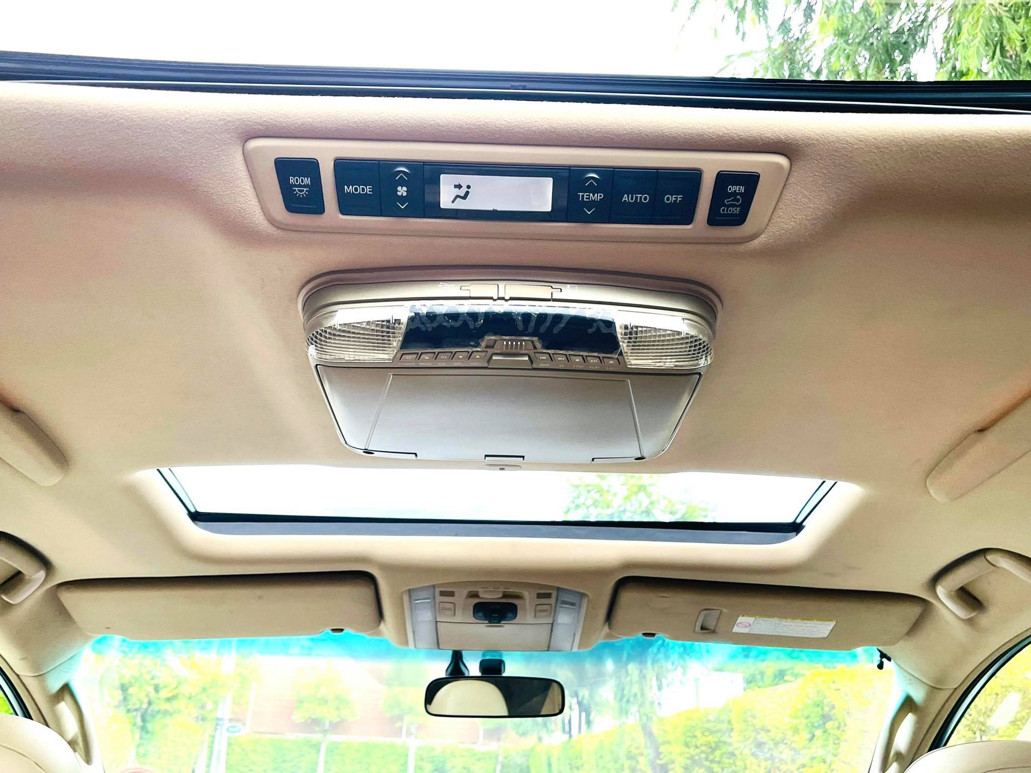 Toyota Alphard SC 3.5V เบาะมิกกี้ สวยจัดเลยคะ รถบ้านแนะนำเลยค่ะ (รูปที่ 18)