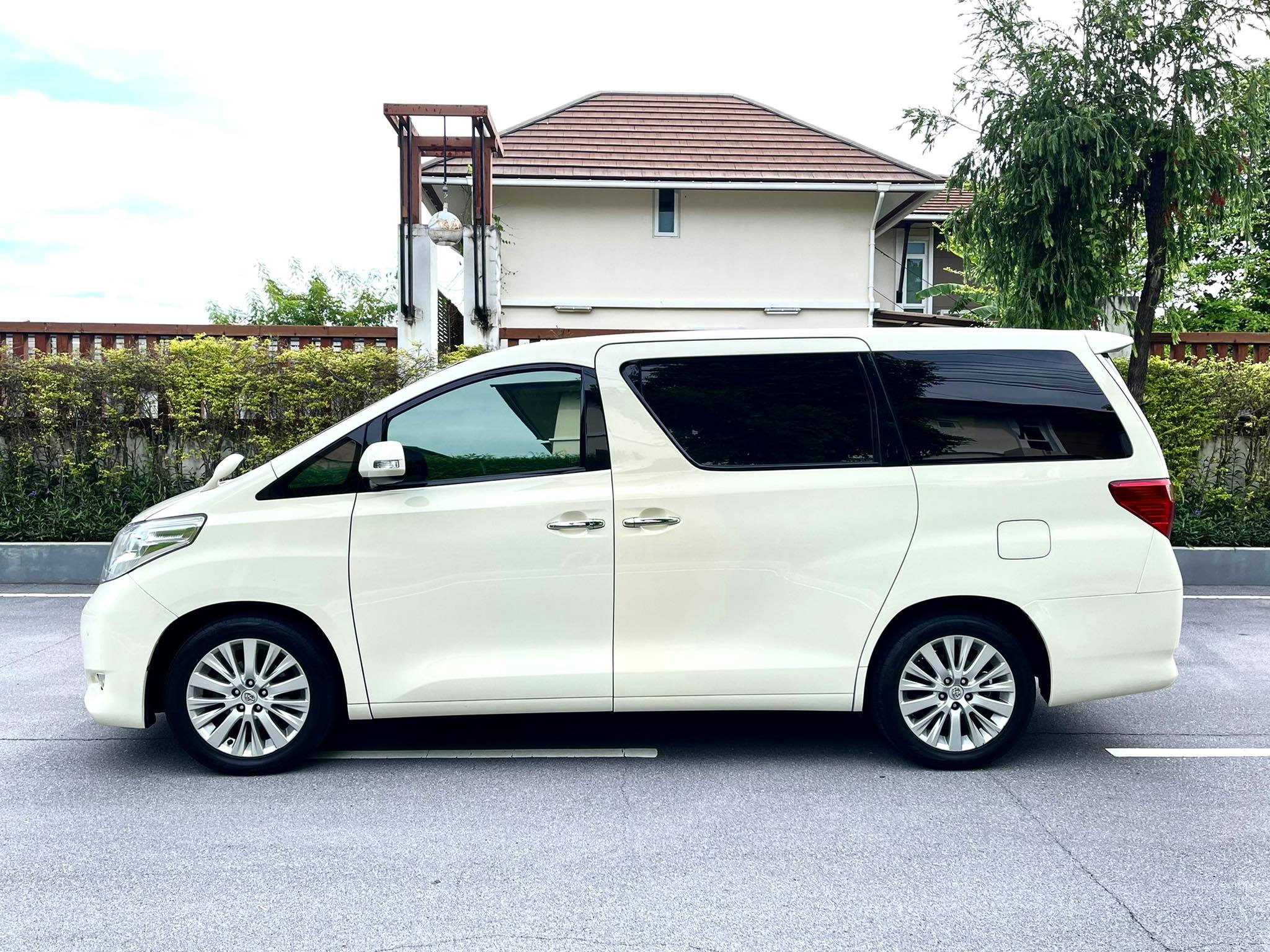 Toyota Alphard SC 3.5V เบาะมิกกี้ สวยจัดเลยคะ รถบ้านแนะนำเลยค่ะ