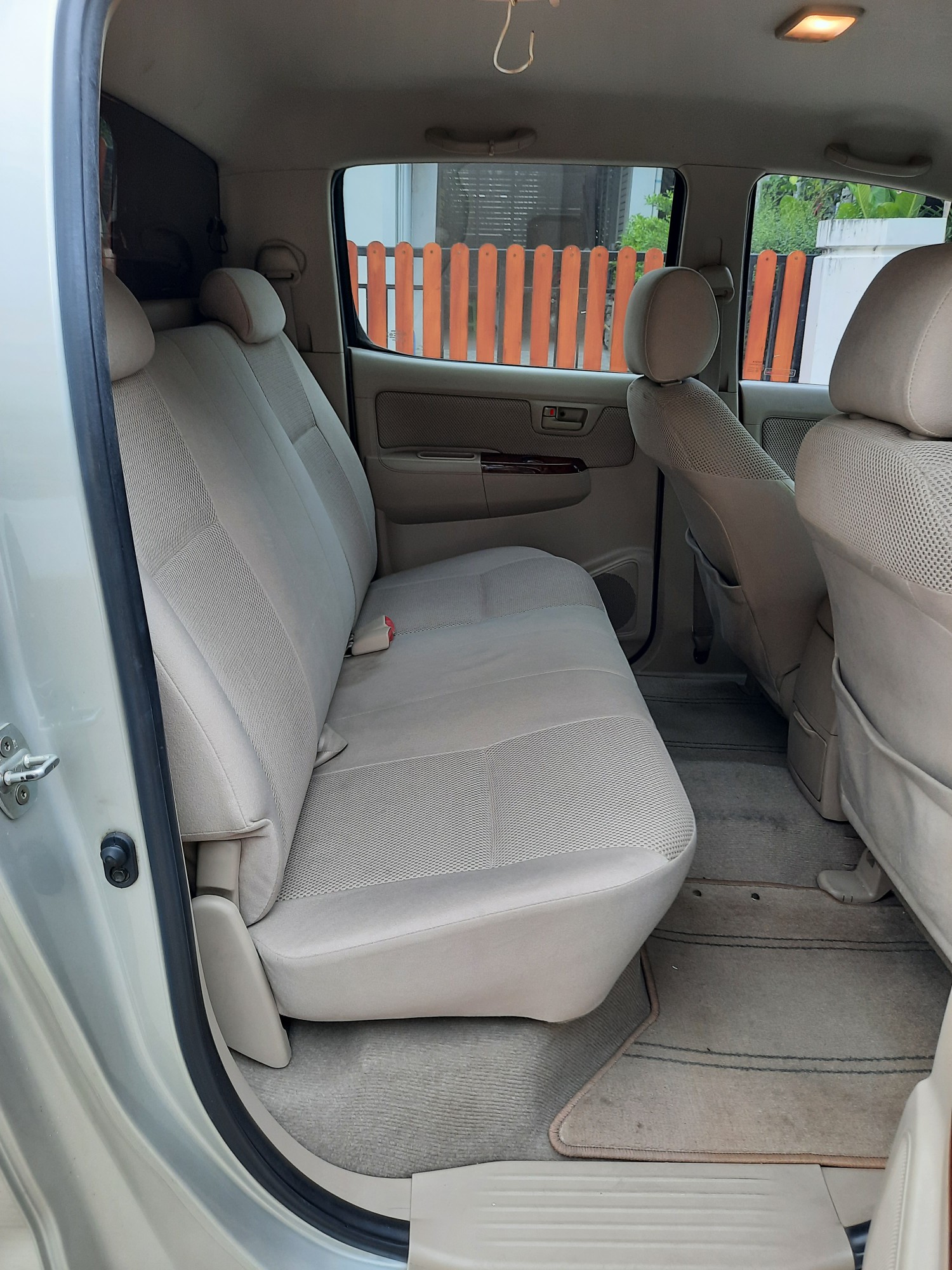 Toyota Vigo 3.0 Auto 4ประตูปี2006 (รูปที่ 6)