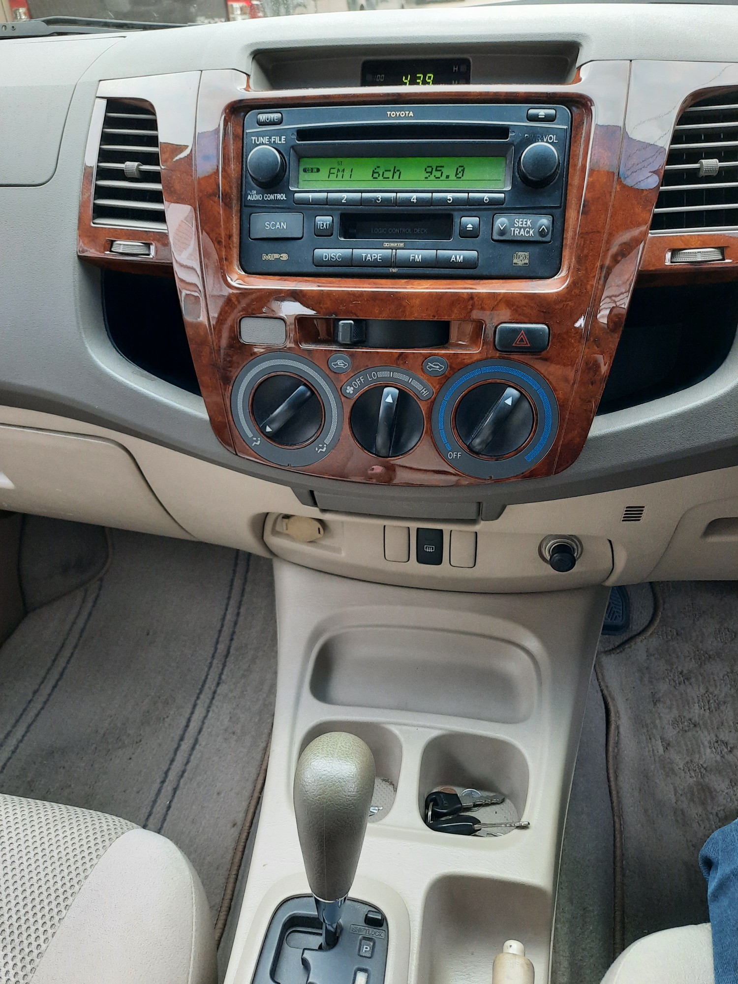 Toyota Vigo 3.0 Auto 4ประตูปี2006 (รูปที่ 9)