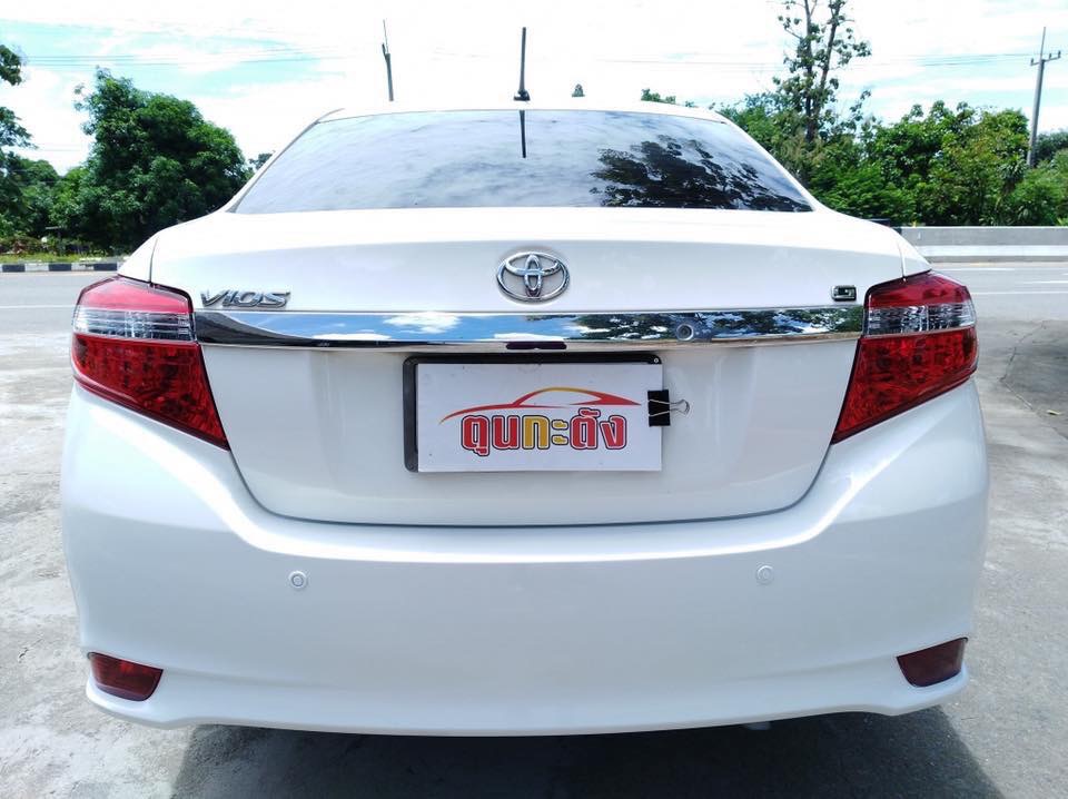 Toyota Vios ปี 2015 สีขาว