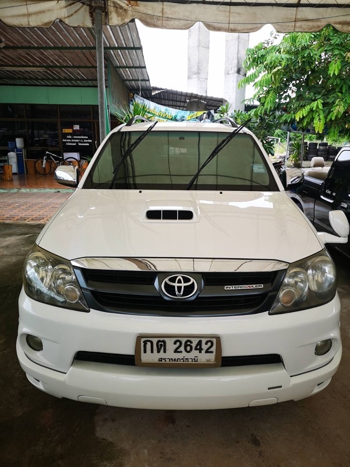 Toyota Fortuner GEN 1 โฉม 2004-2008 ปี 2008 สีขาว