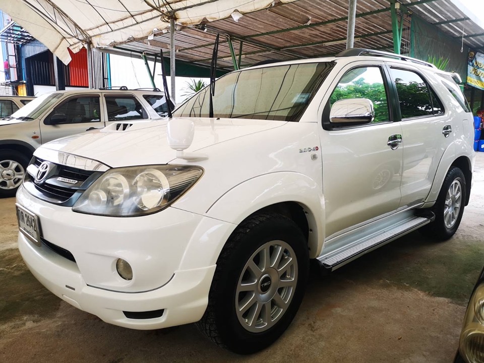 Toyota Fortuner GEN 1 โฉม 2004-2008 ปี 2008 สีขาว