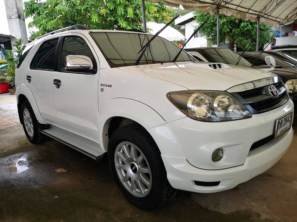 Toyota Fortuner GEN 1 โฉม 2004-2008 ปี 2008 สีขาว