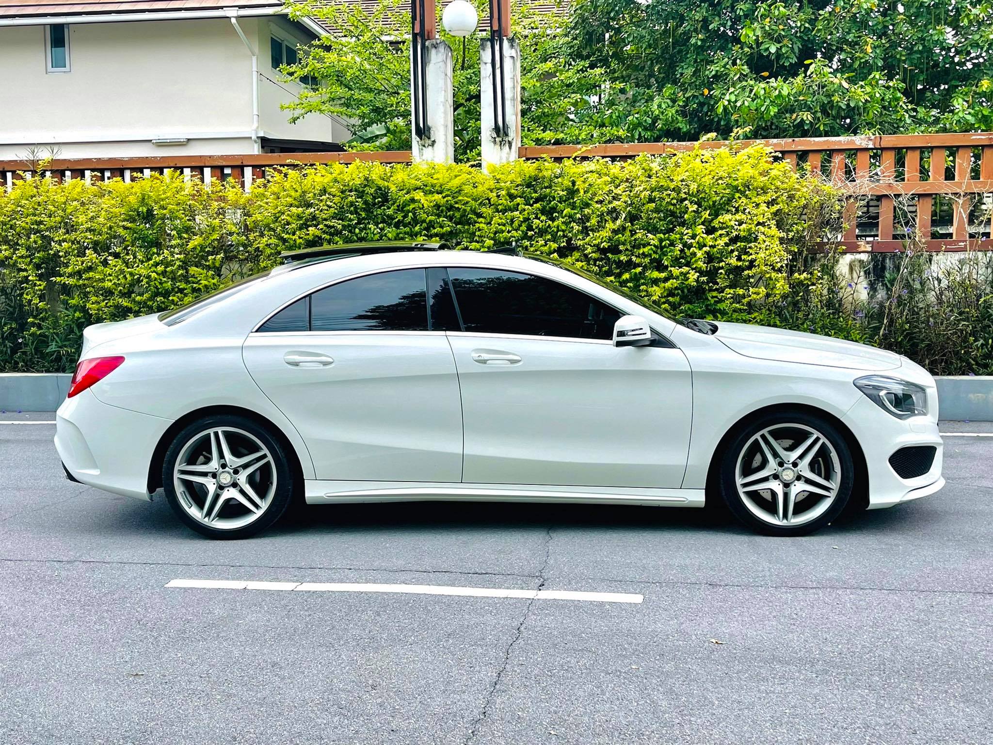 Mercedes Benz CLA 250 AMG สะกดทุกสายตา (รูปที่ 9)