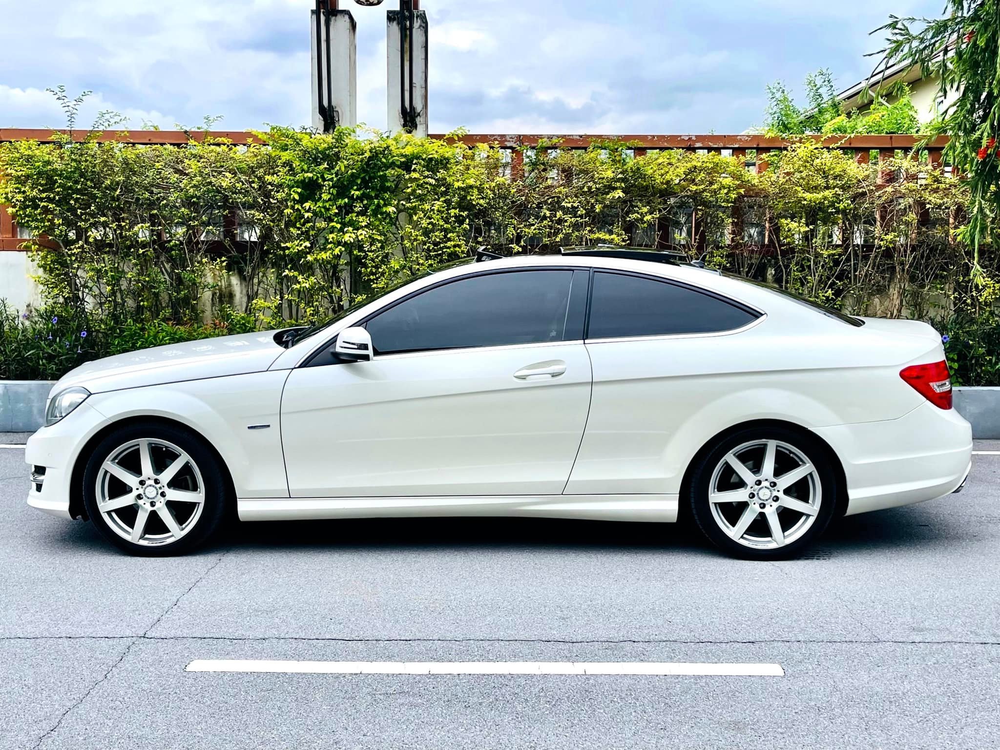 Mercedes Benz C180 Coupe AMG สวยจริงๆ