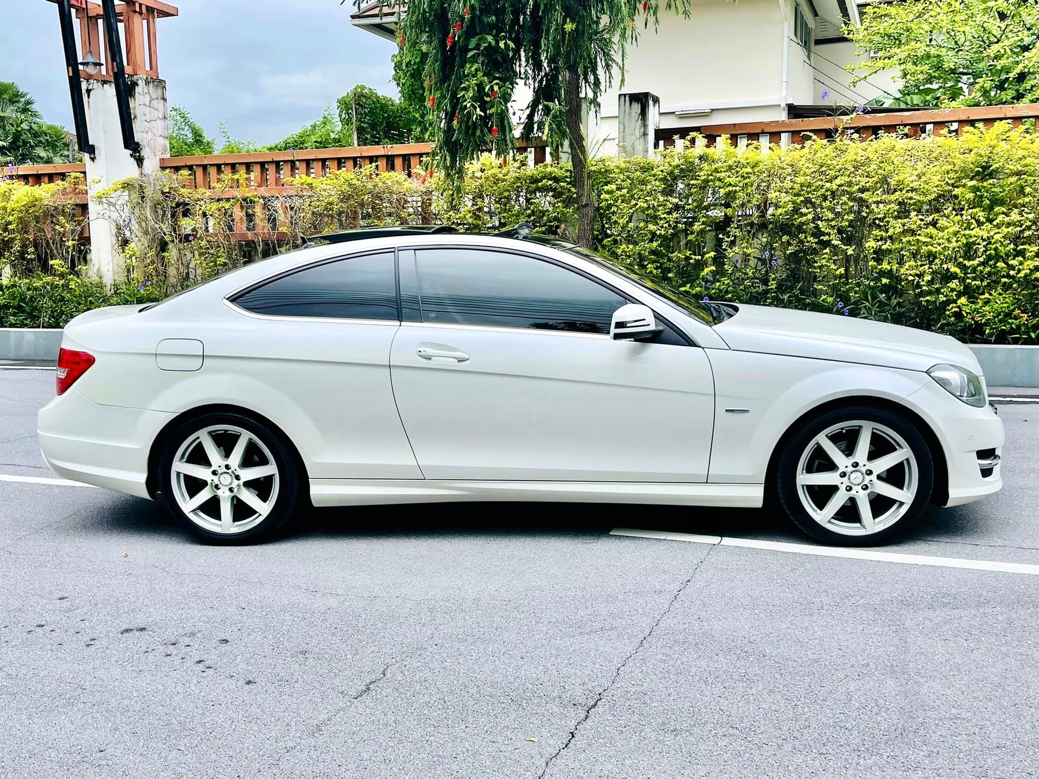 Mercedes Benz C180 Coupe AMG สวยจริงๆ