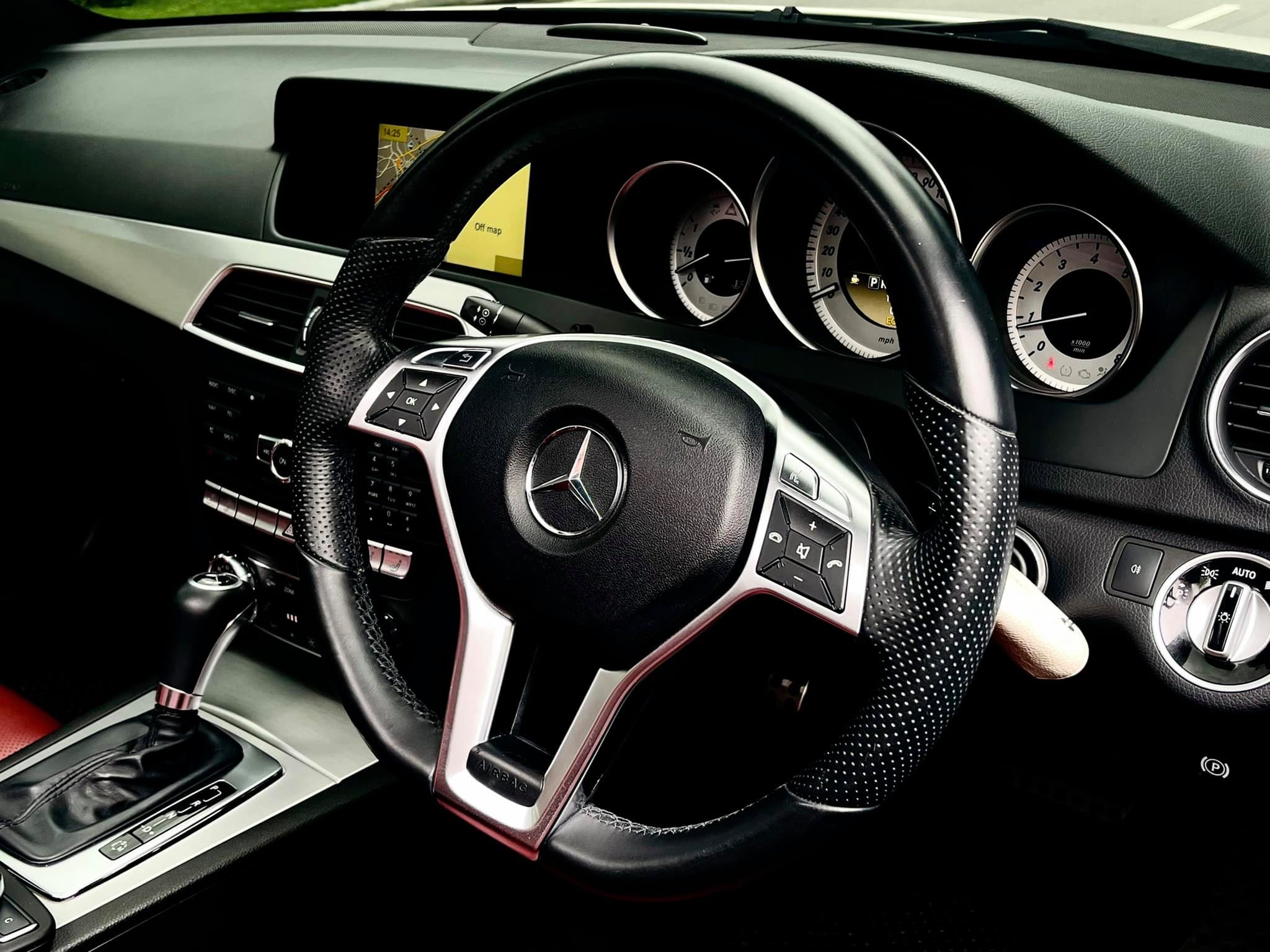 Mercedes Benz C180 Coupe AMG สวยจริงๆ (รูปที่ 26)