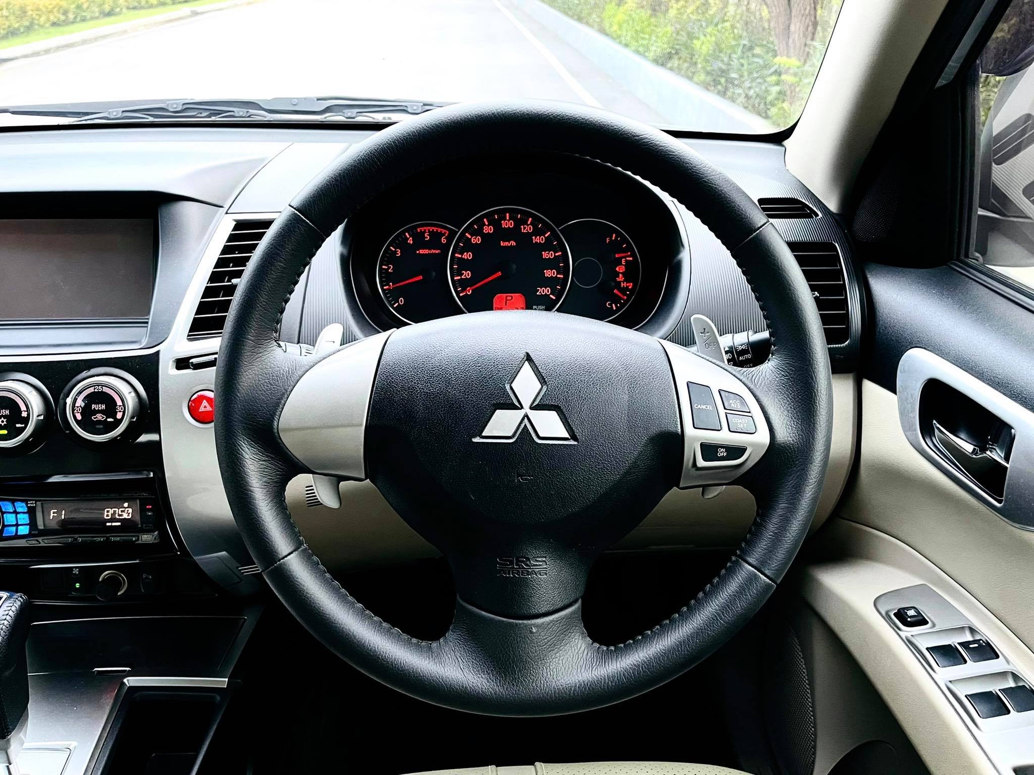 Mitsubishi Pajero SPORT TOP สวยสะพรึงจริงๆ (รูปที่ 12)