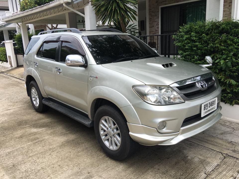 Toyota Fortuner GEN 1 โฉม 2004-2008 ปี 2006 สีเงิน