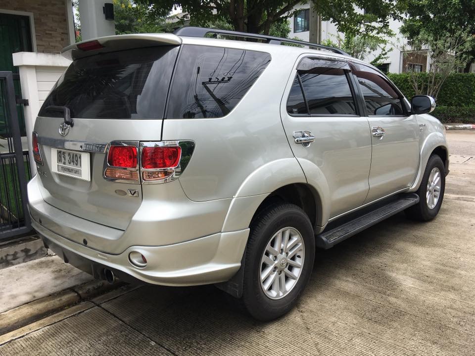 Toyota Fortuner GEN 1 โฉม 2004-2008 ปี 2006 สีเงิน (รูปที่ 2)