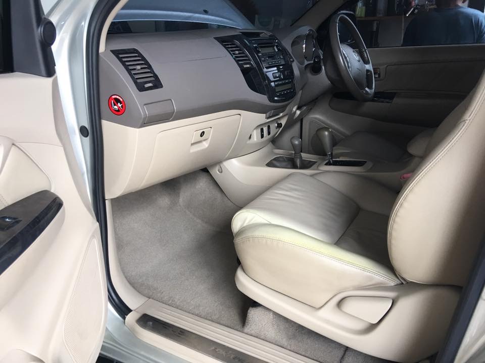 Toyota Fortuner GEN 1 โฉม 2004-2008 ปี 2006 สีเงิน