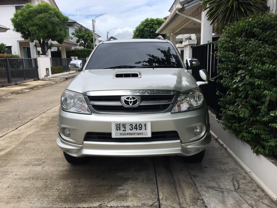 Toyota Fortuner GEN 1 โฉม 2004-2008 ปี 2006 สีเงิน