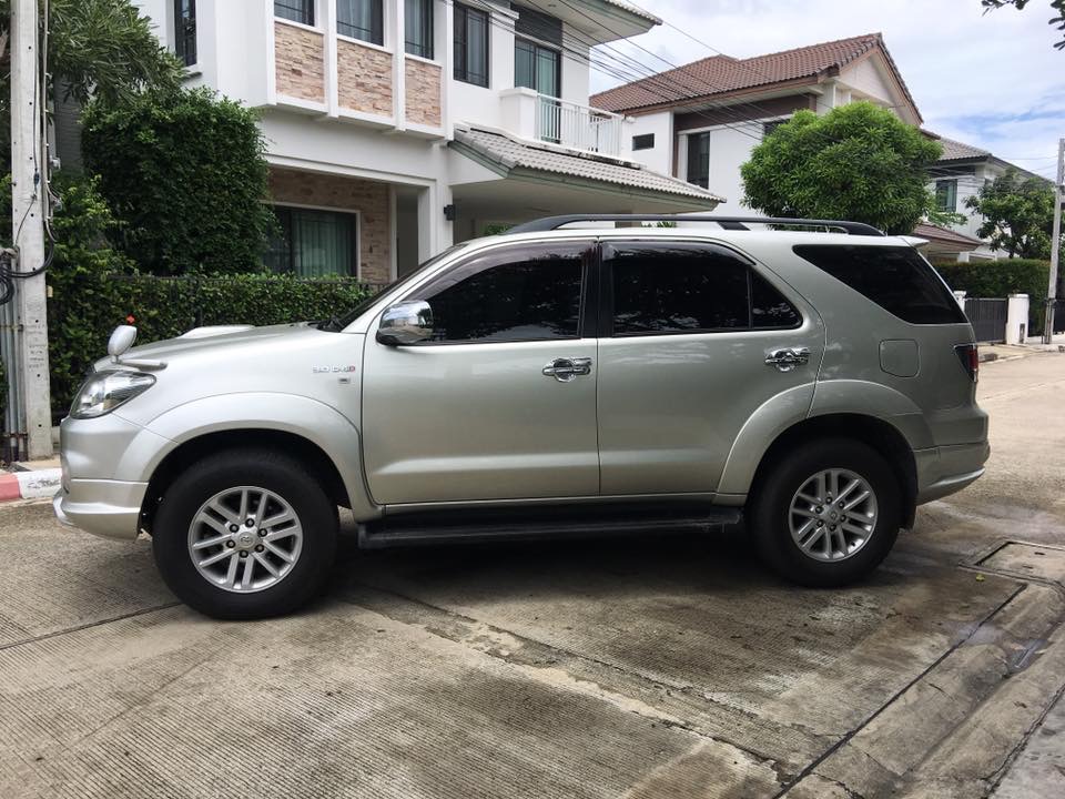 Toyota Fortuner GEN 1 โฉม 2004-2008 ปี 2006 สีเงิน