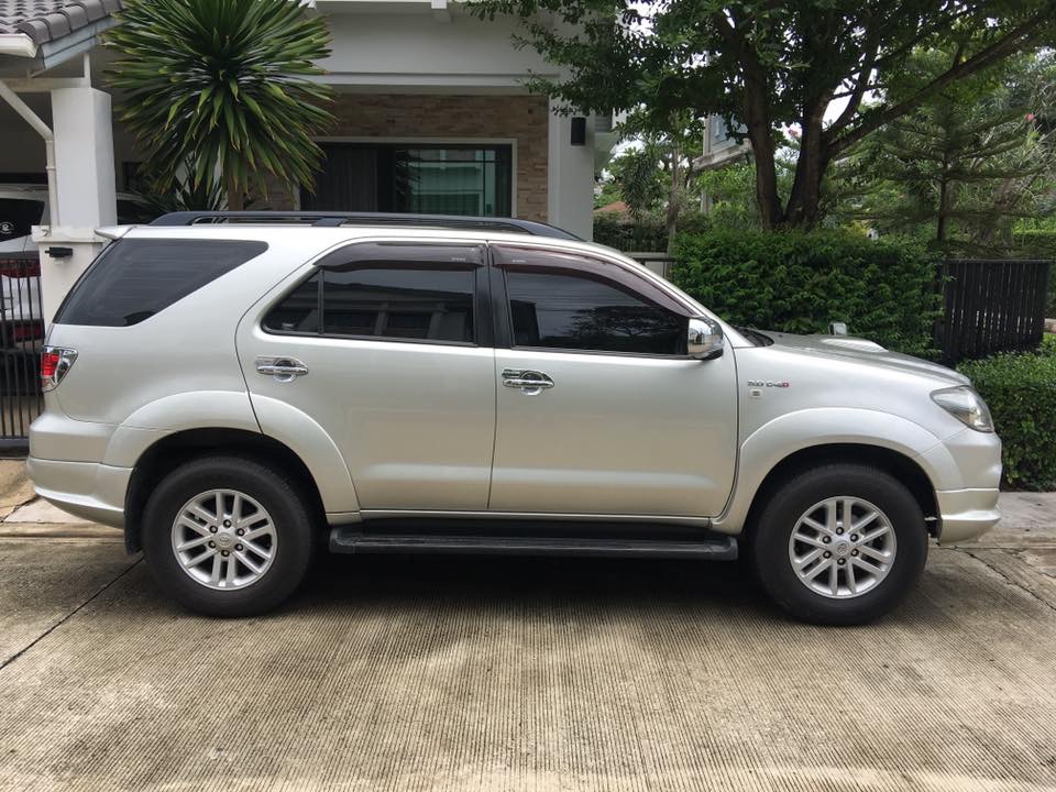 Toyota Fortuner GEN 1 โฉม 2004-2008 ปี 2006 สีเงิน