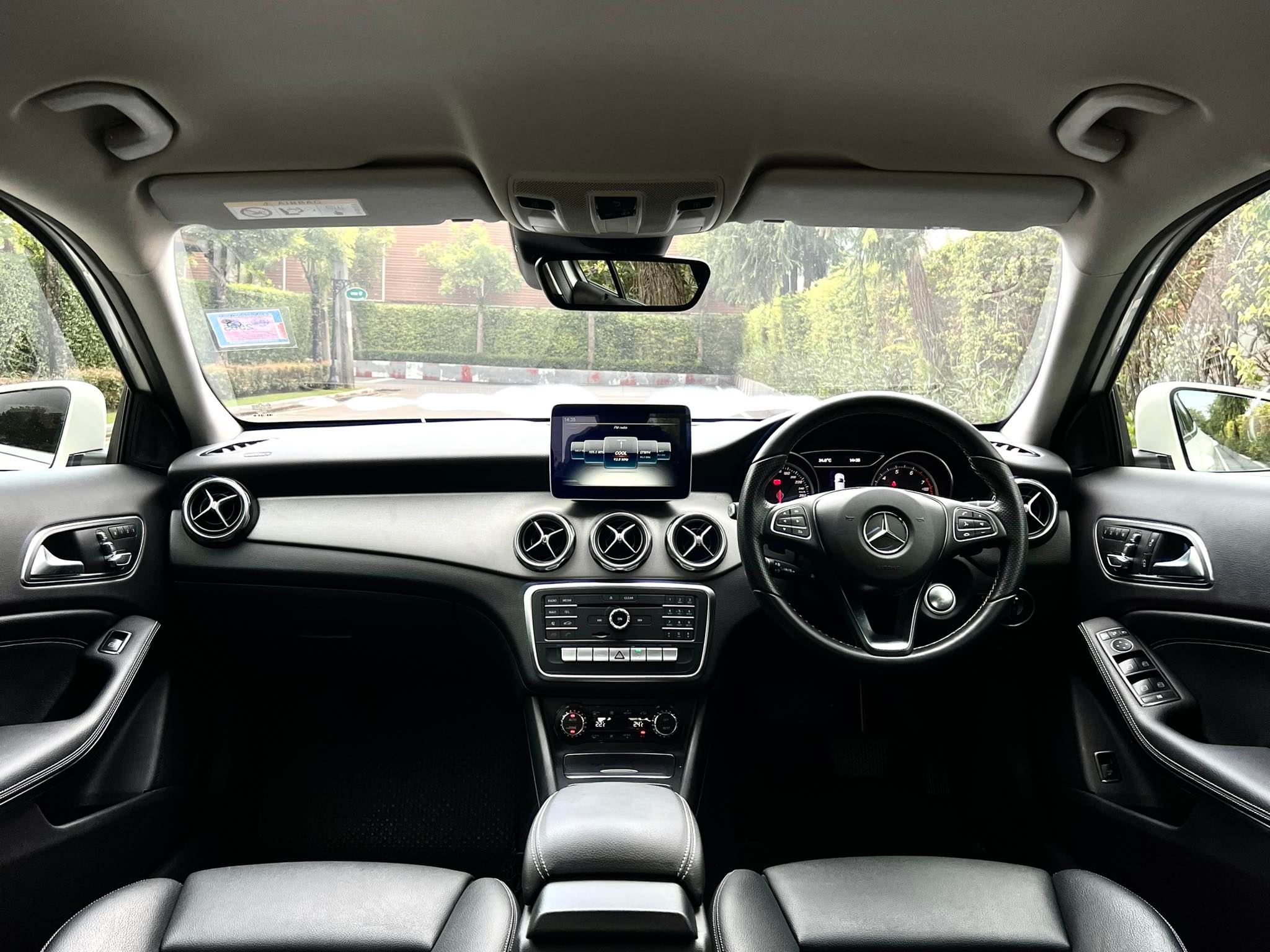 Mercedes Benz GLA200 Minorchang ไมล์น้อย สภาพ ป้ายแดงเลยคะ (รูปที่ 5)