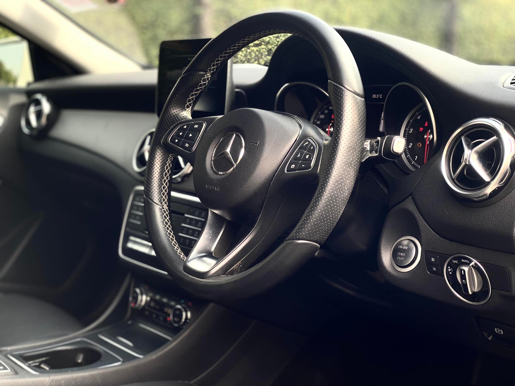 Mercedes Benz GLA200 Minorchang ไมล์น้อย สภาพ ป้ายแดงเลยคะ (รูปที่ 9)