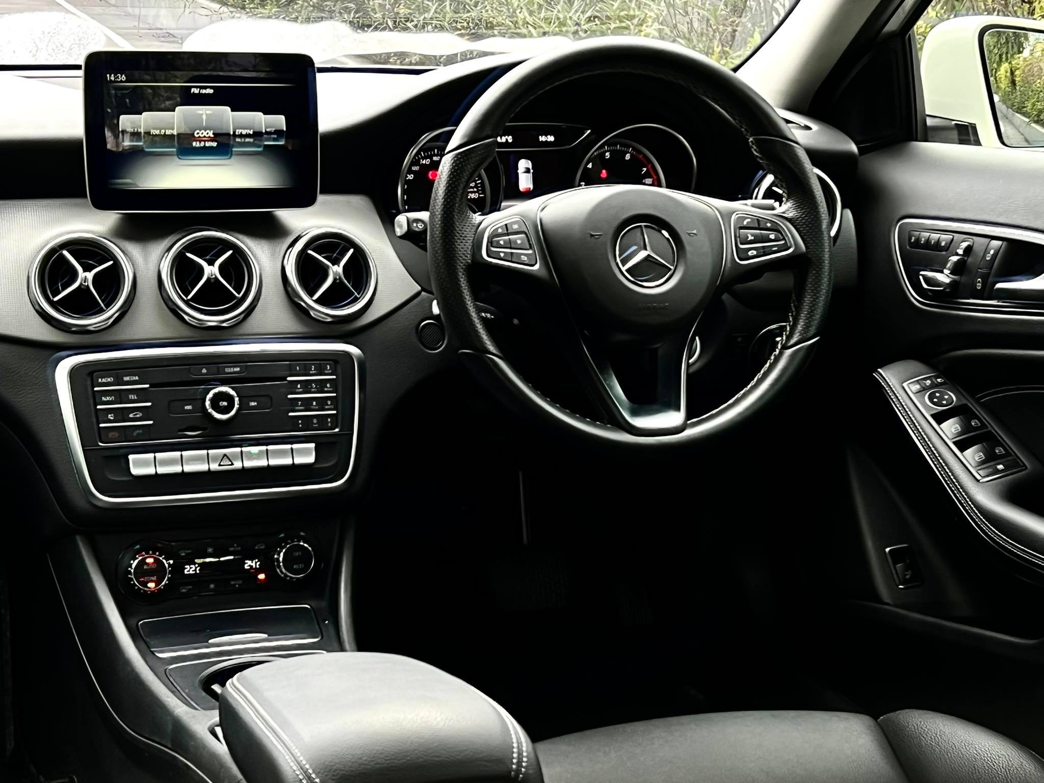 Mercedes Benz GLA200 Minorchang ไมล์น้อย สภาพ ป้ายแดงเลยคะ (รูปที่ 6)