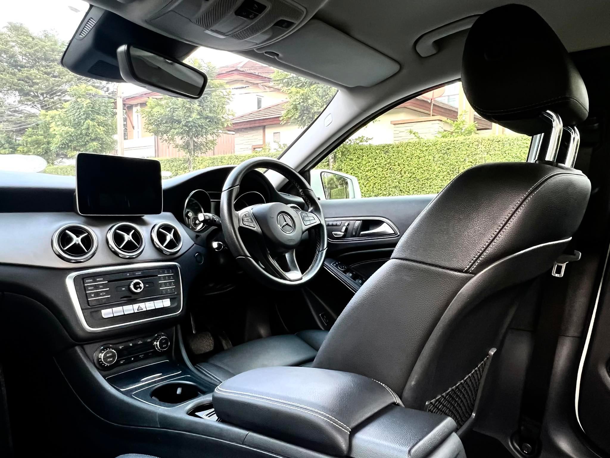 Mercedes Benz GLA200 Minorchang ไมล์น้อย สภาพ ป้ายแดงเลยคะ (รูปที่ 13)