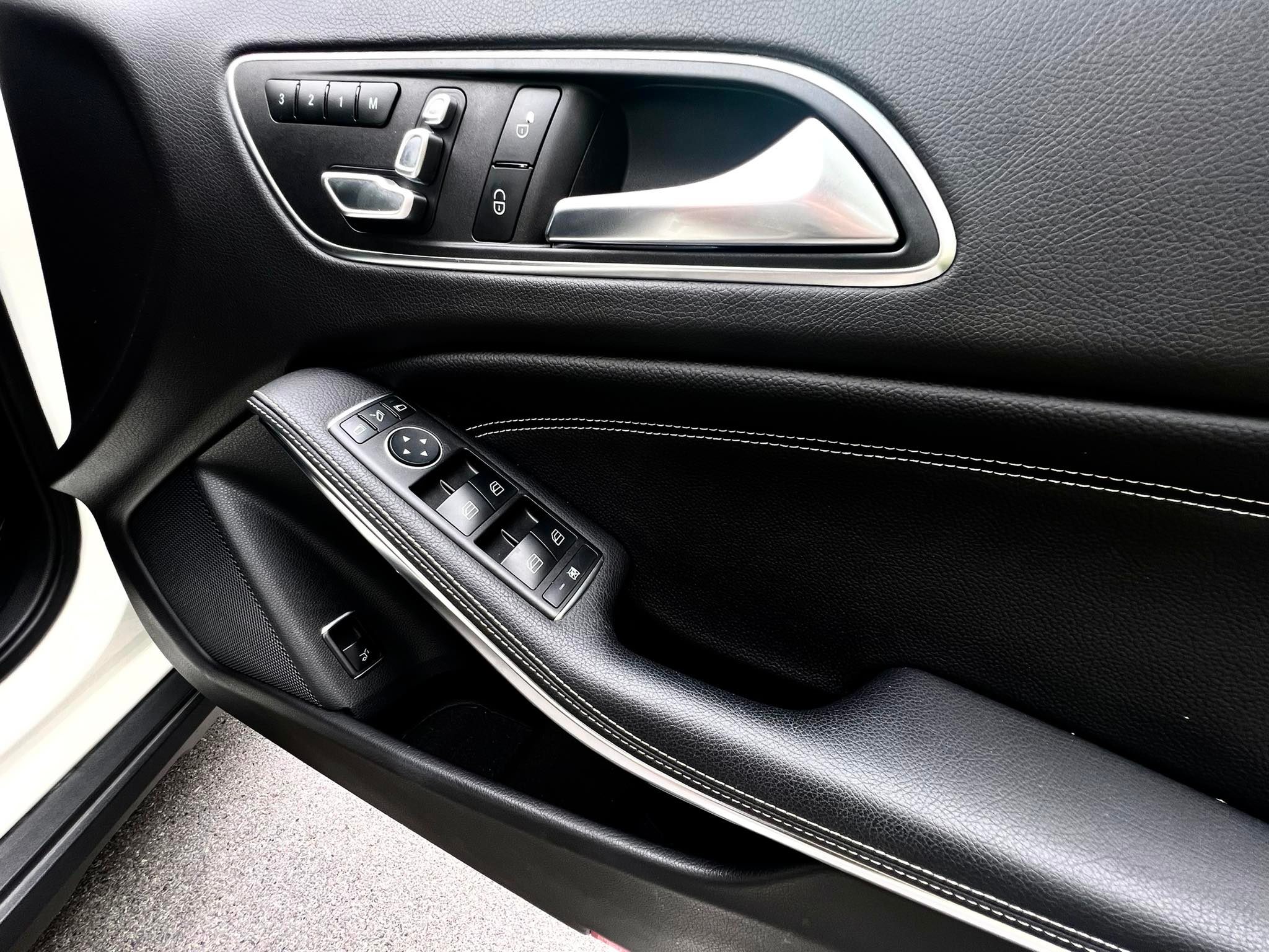 Mercedes Benz GLA200 Minorchang ไมล์น้อย สภาพ ป้ายแดงเลยคะ (รูปที่ 8)