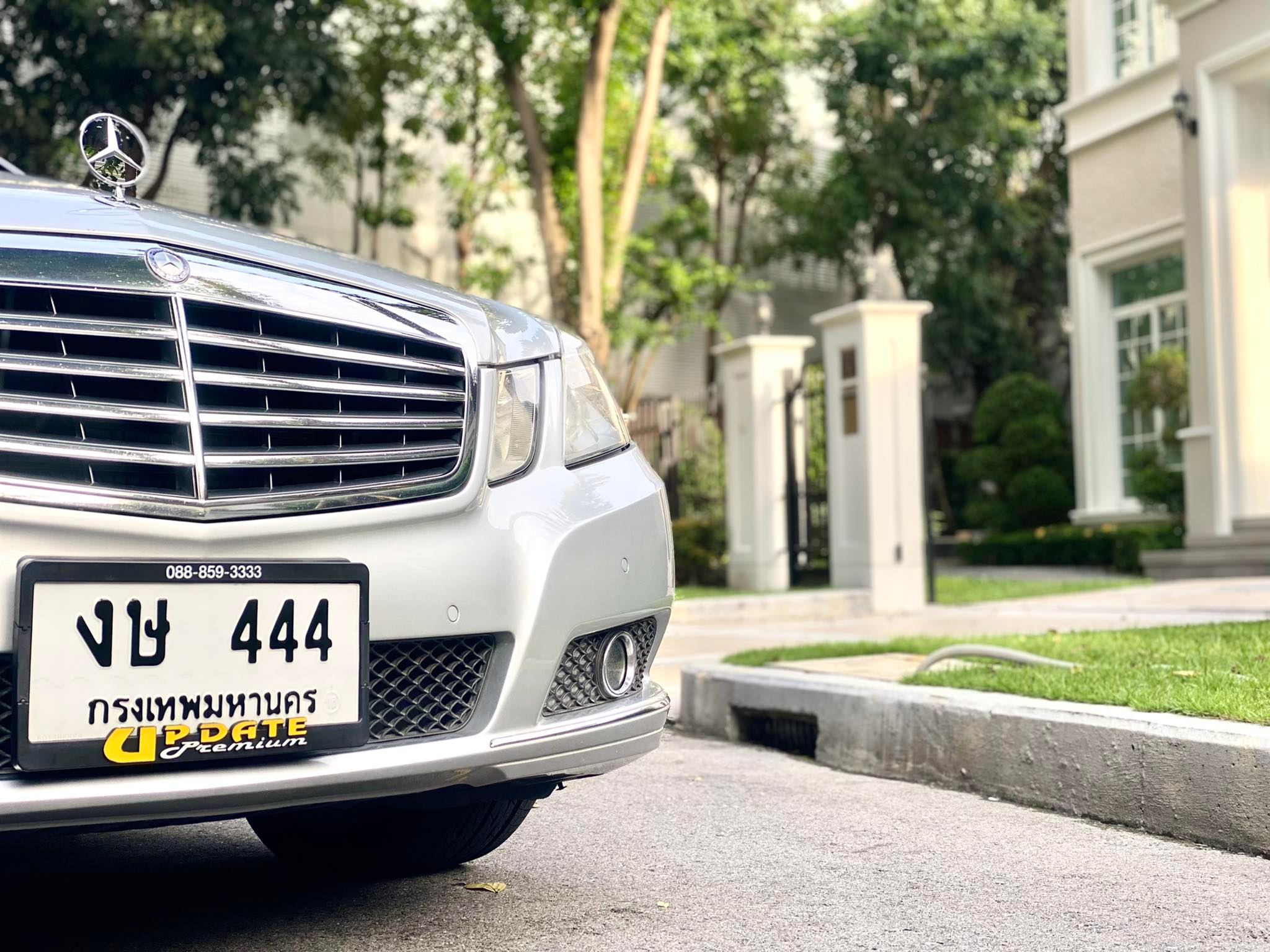 Mercedes Benz E200 CGI รถศูนย์ สวยยอม (รูปที่ 32)