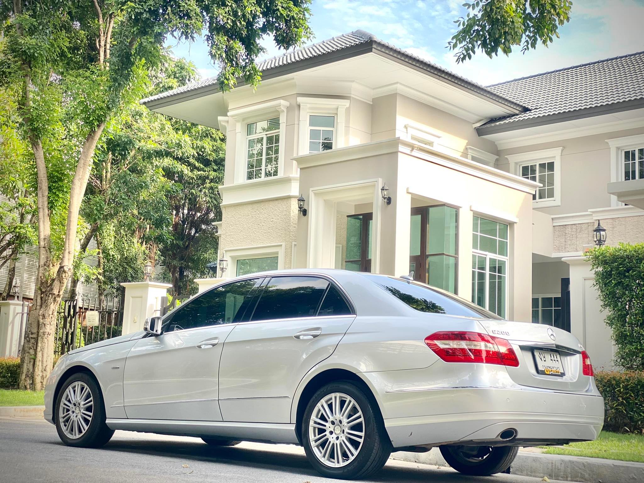 Mercedes Benz E200 CGI รถศูนย์ สวยยอม (รูปที่ 25)