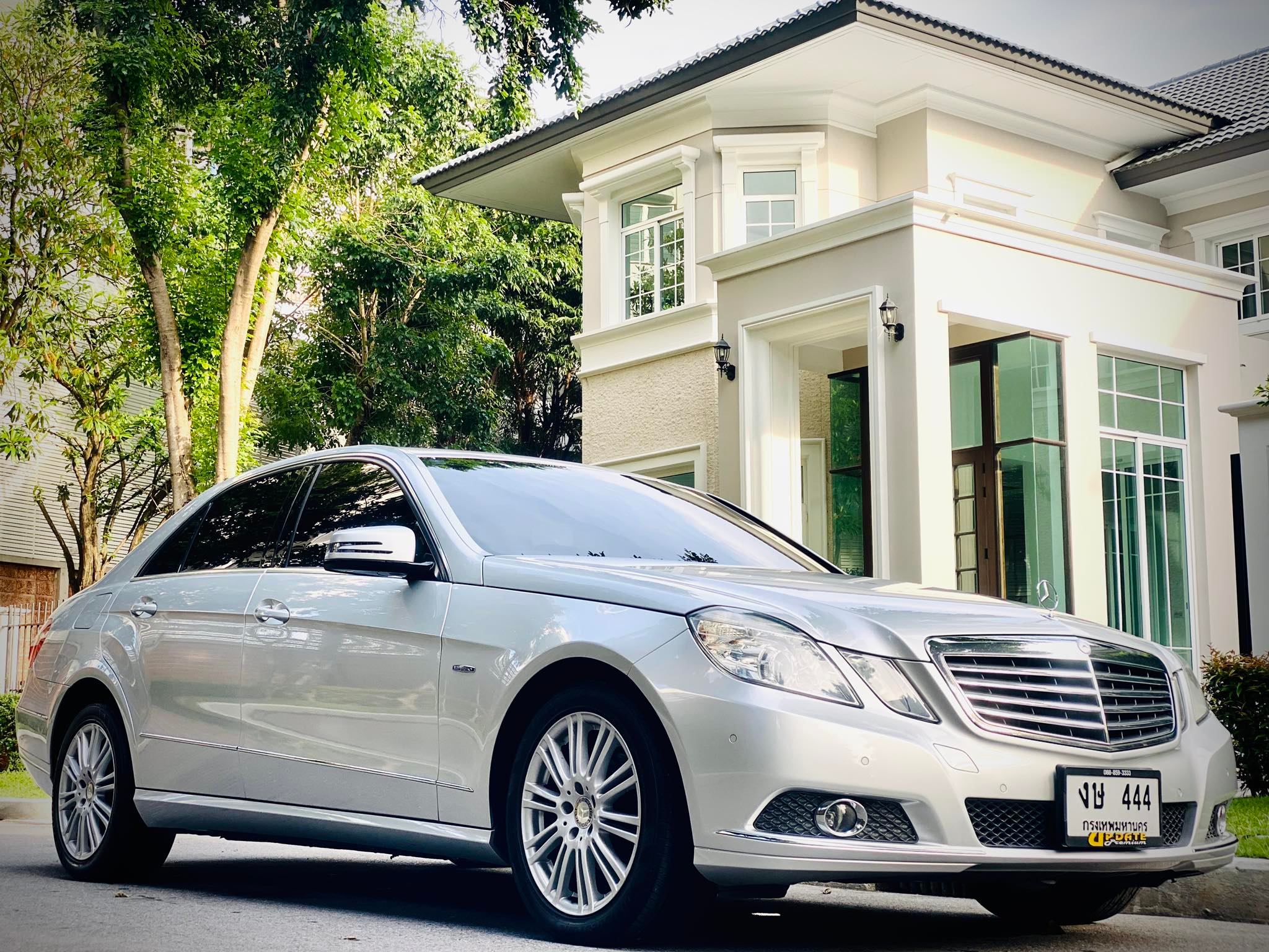 Mercedes Benz E200 CGI รถศูนย์ สวยยอม (รูปที่ 34)