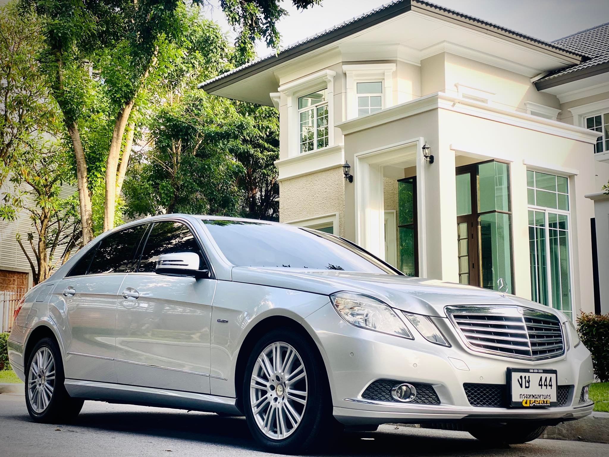 Mercedes Benz E200 CGI รถศูนย์ สวยยอม