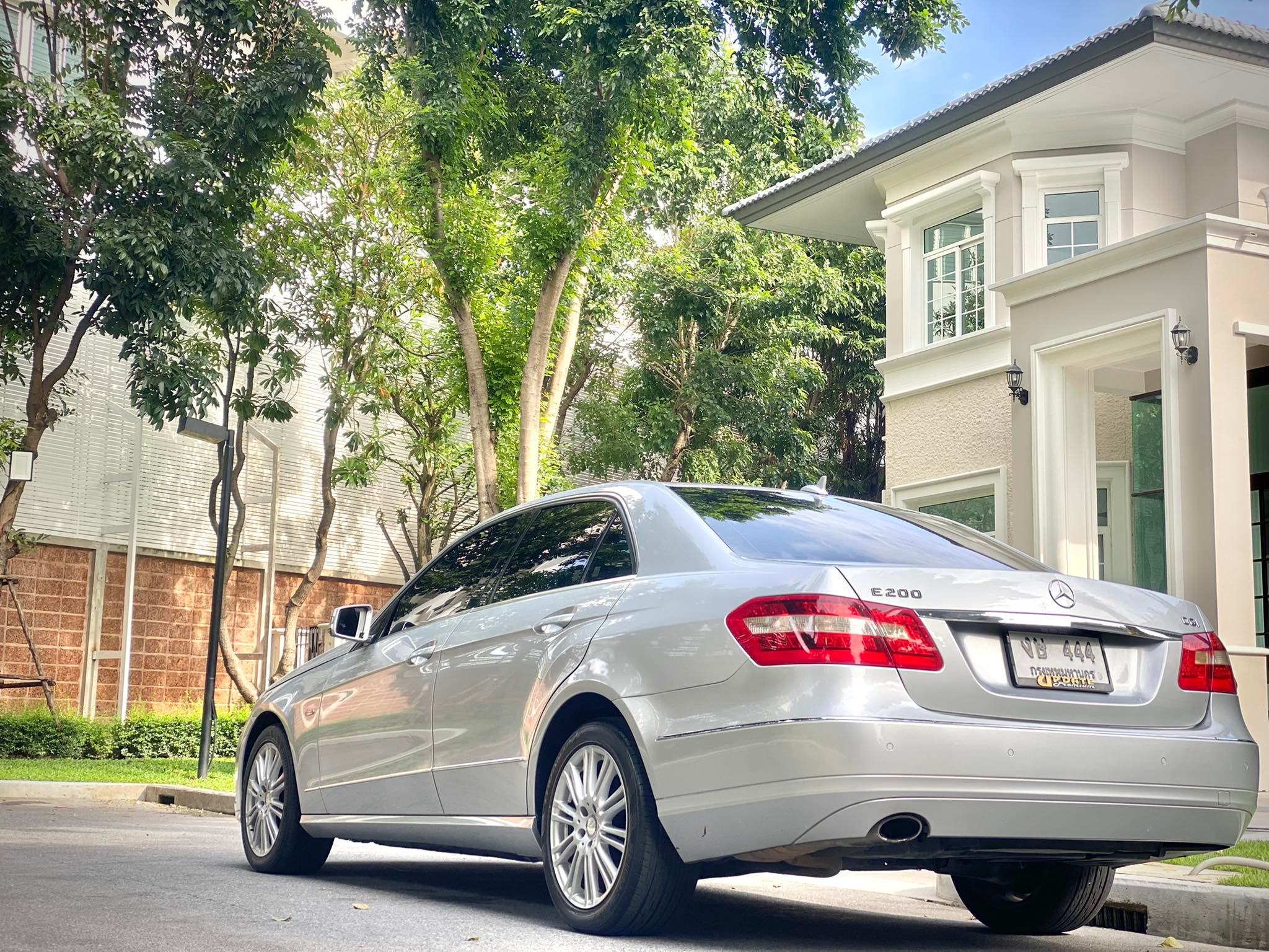 Mercedes Benz E200 CGI รถศูนย์ สวยยอม (รูปที่ 6)