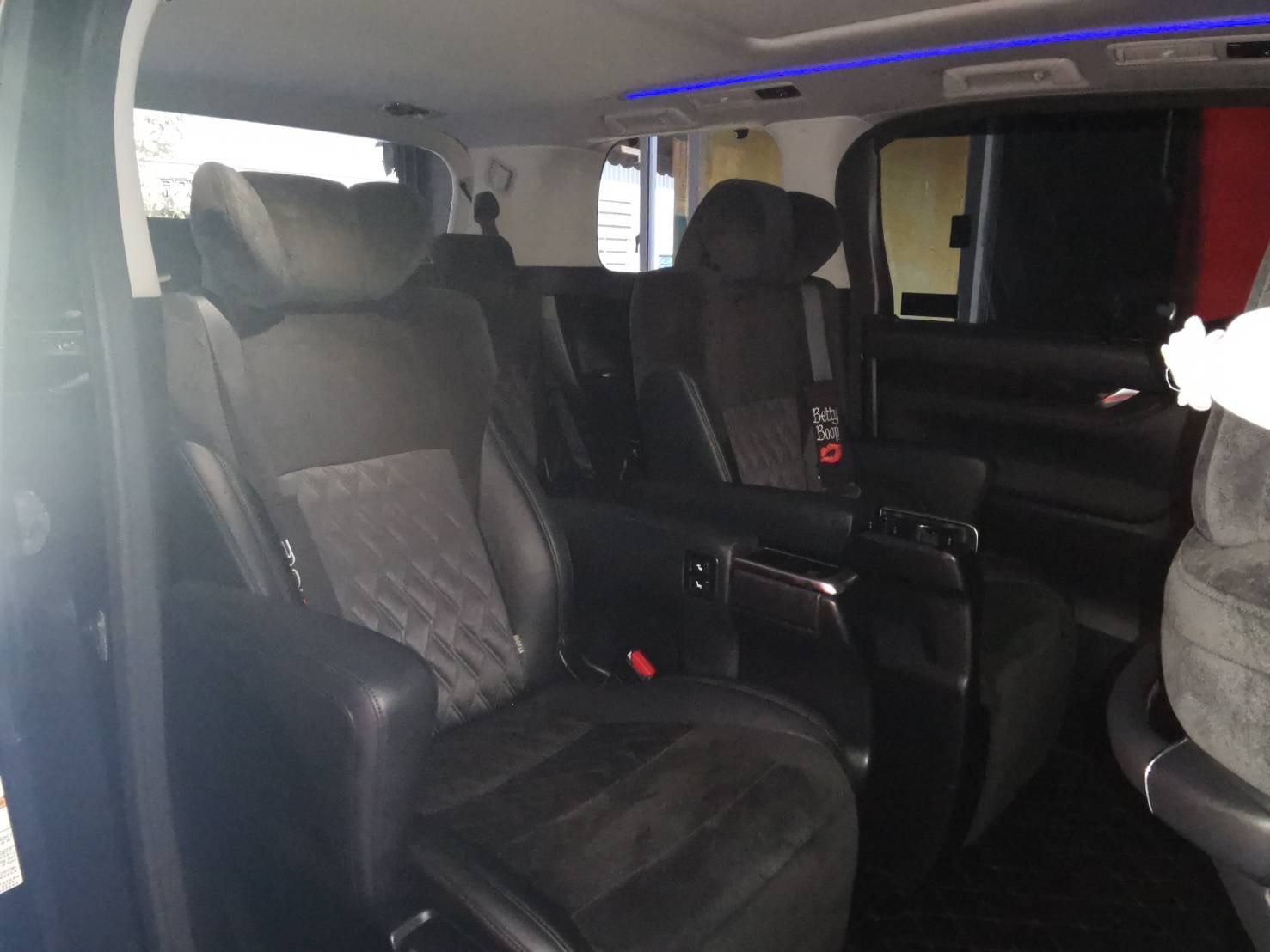 2015 Toyota Vellfire สีดำ (รูปที่ 5)