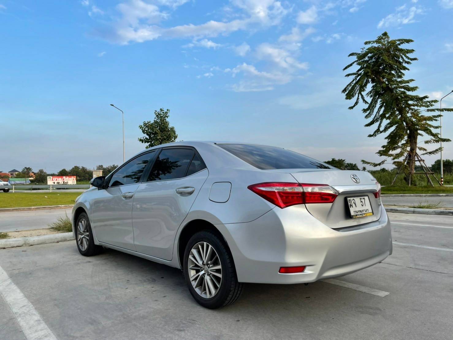 TOYOTA COROLLA ALTIS 1.8 E ปี 2016 (รูปที่ 6)