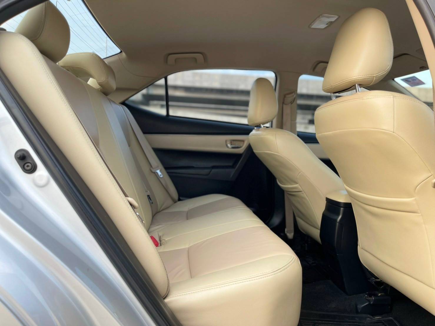 TOYOTA COROLLA ALTIS 1.8 E ปี 2016 (รูปที่ 13)