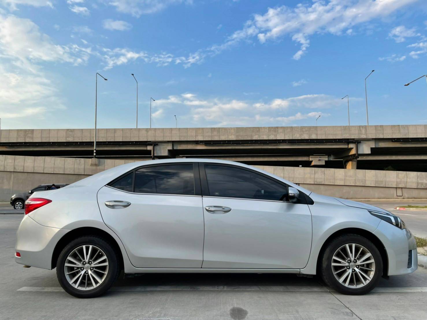 TOYOTA COROLLA ALTIS 1.8 E ปี 2016 (รูปที่ 7)
