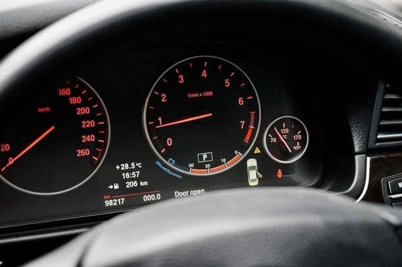 BMW 5 Series Gen6 F10 520i ปี 2013 สีเงิน (รูปที่ 17)