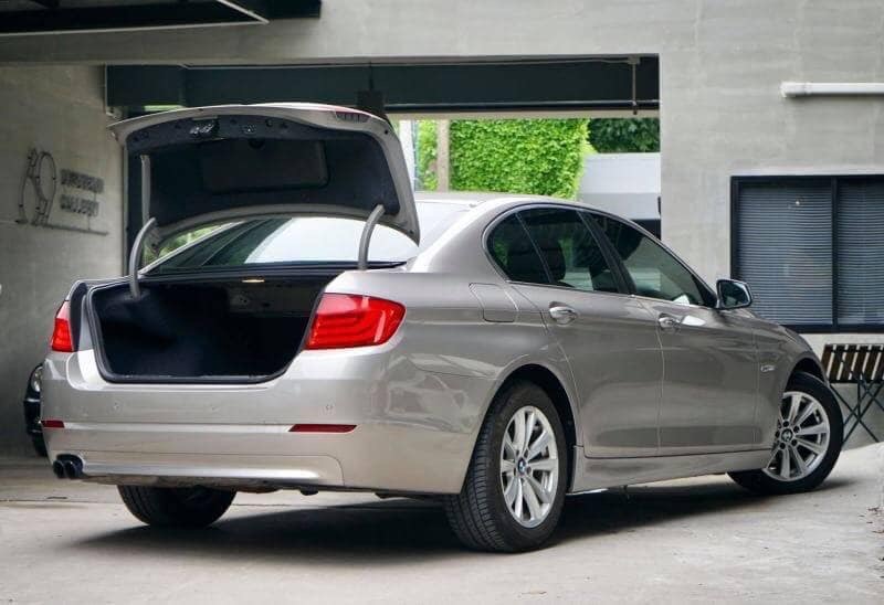 BMW 5 Series Gen6 F10 520i ปี 2013 สีเงิน (รูปที่ 3)