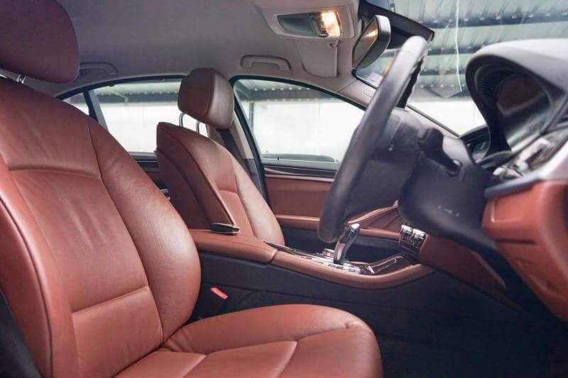 BMW 5 Series Gen6 F10 520i ปี 2013 สีเงิน (รูปที่ 11)