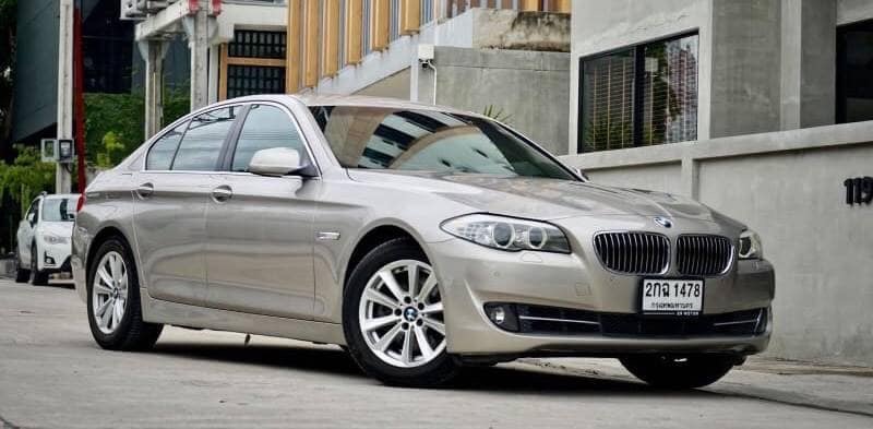 BMW 5 Series Gen6 F10 520i ปี 2013 สีเงิน (รูปที่ 4)