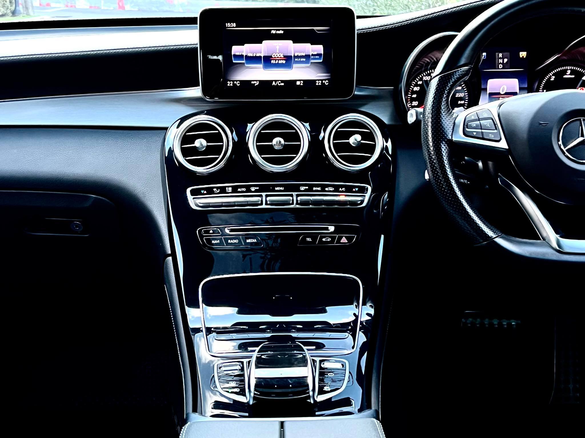 2017 Mercedes-Benz GLC-Class X253,C253 GLC250 สีขาว (รูปที่ 18)
