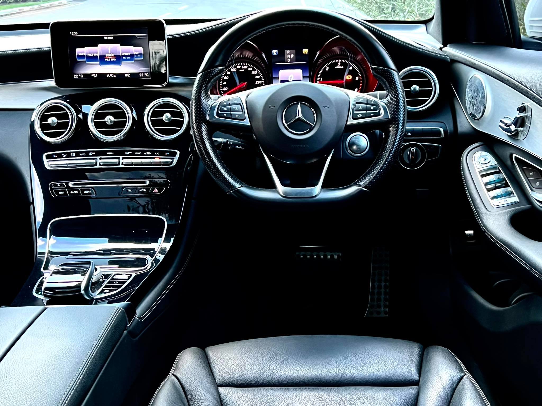 2017 Mercedes-Benz GLC-Class X253,C253 GLC250 สีขาว (รูปที่ 31)