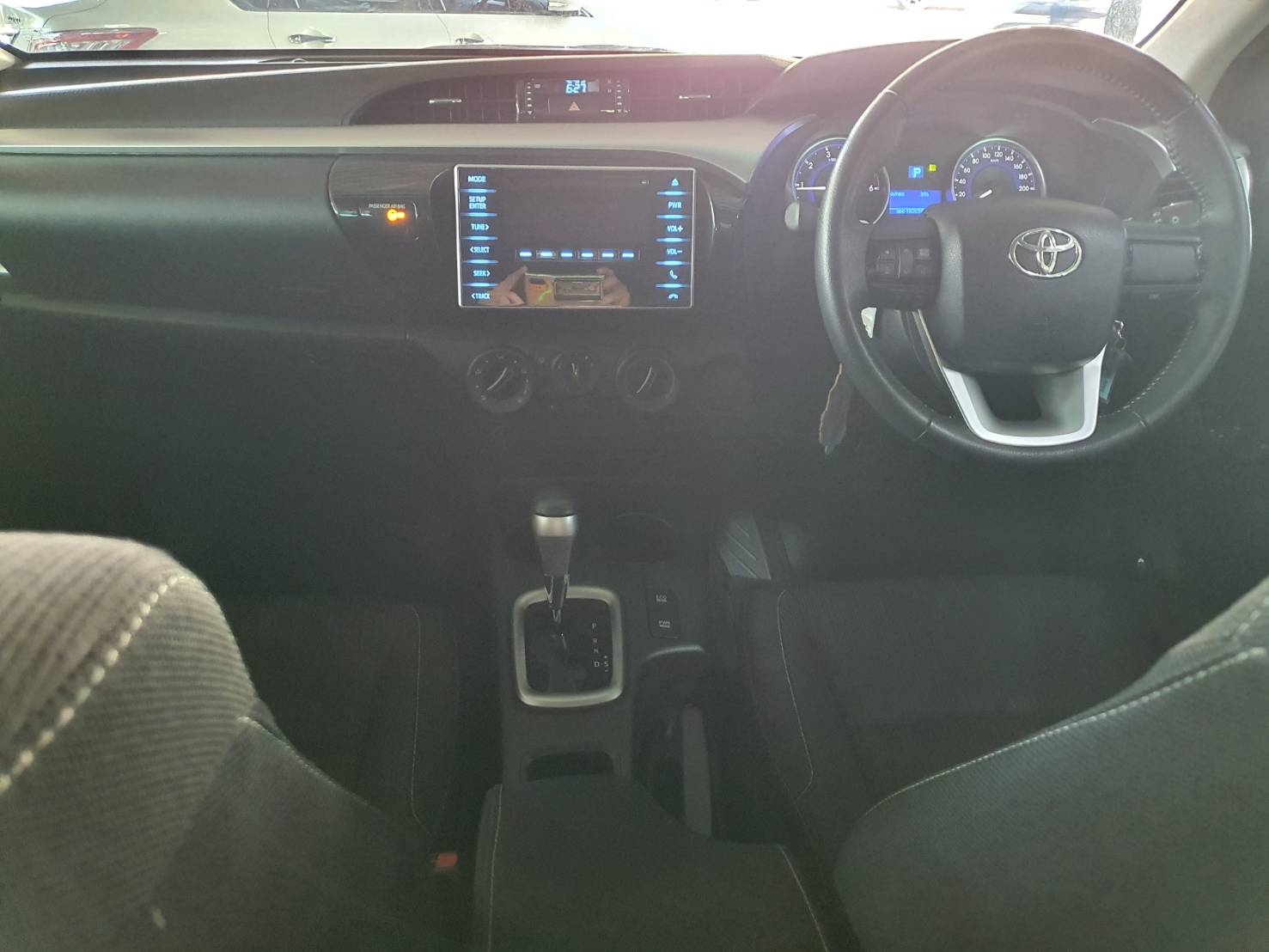 Toyota Hilux Revo 2.4E Prerunner Auto 4ประตู ปี2018 สีเทา