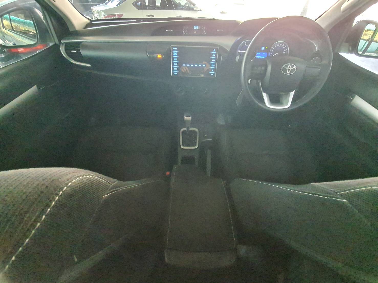 Toyota Hilux Revo 2.4E Prerunner Auto 4ประตู ปี2018 สีเทา