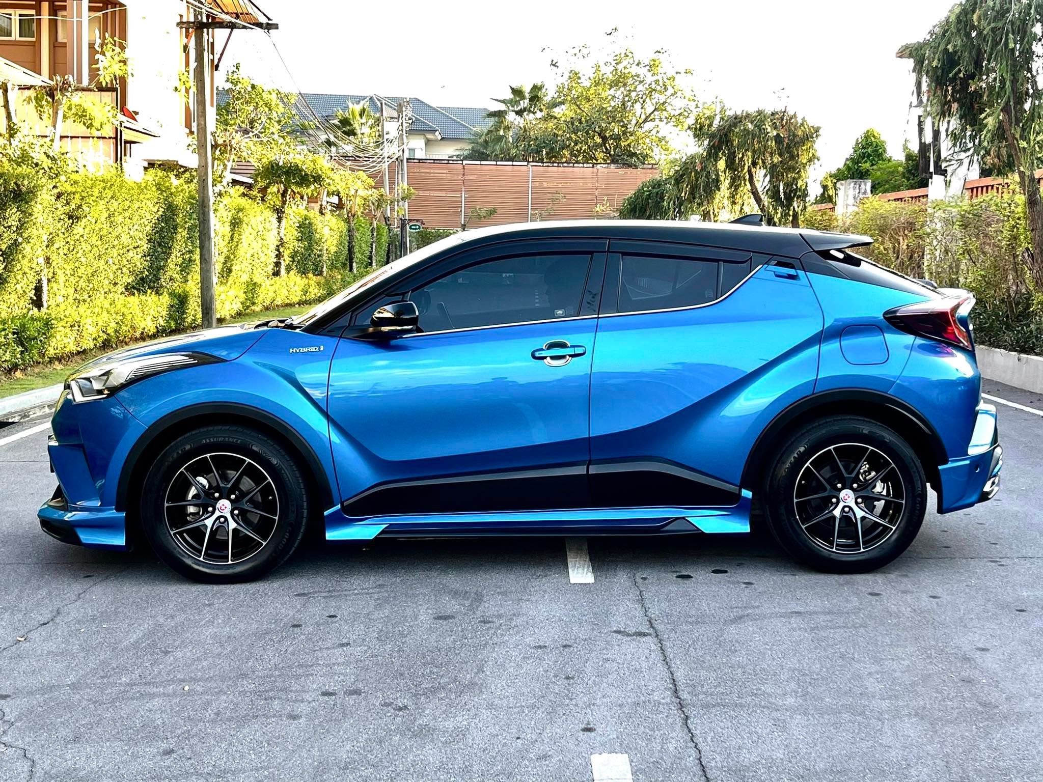 Toyota CHR HV สวยสะท้านวงการรถยนต์