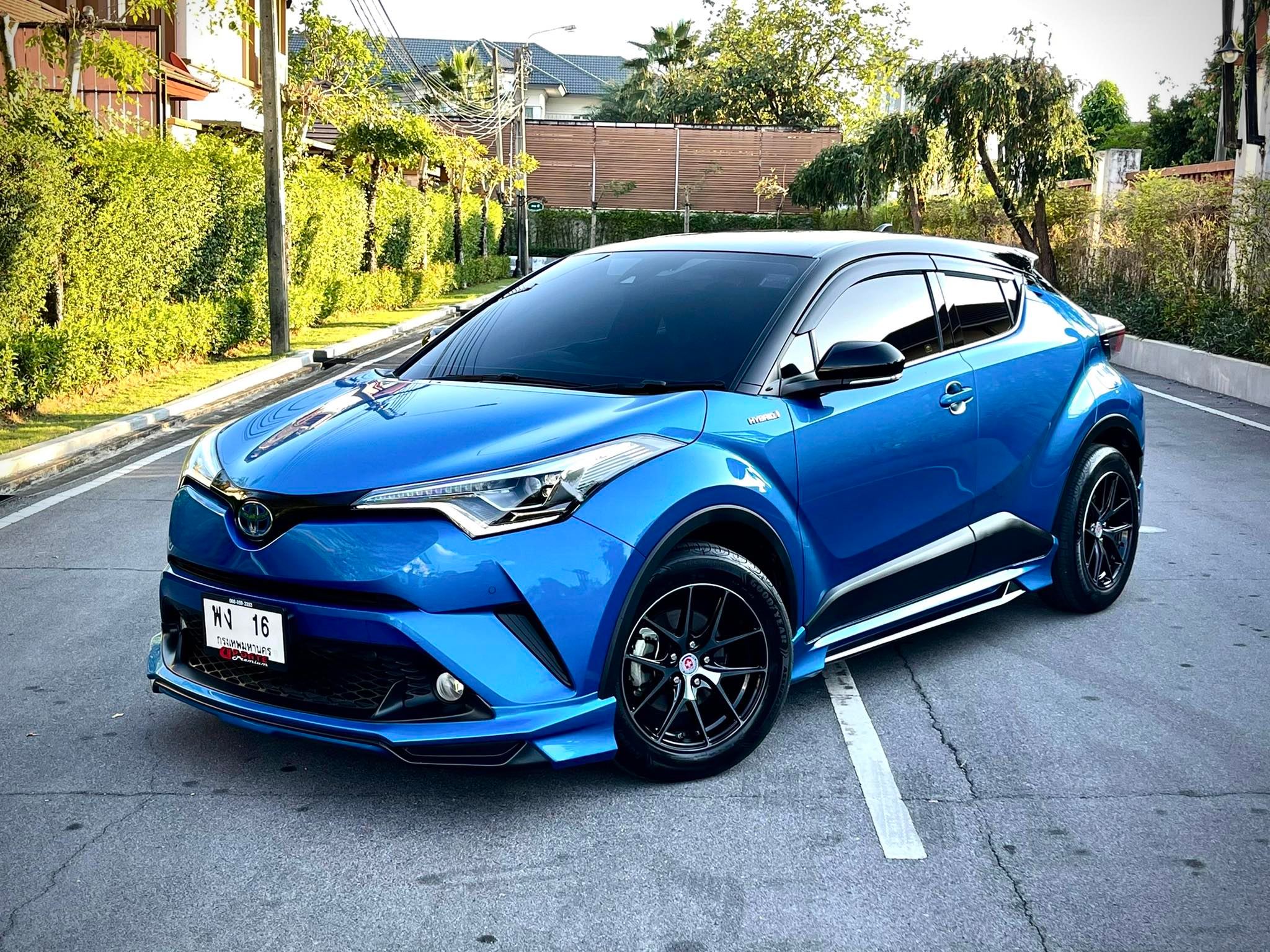 Toyota CHR HV สวยสะท้านวงการรถยนต์