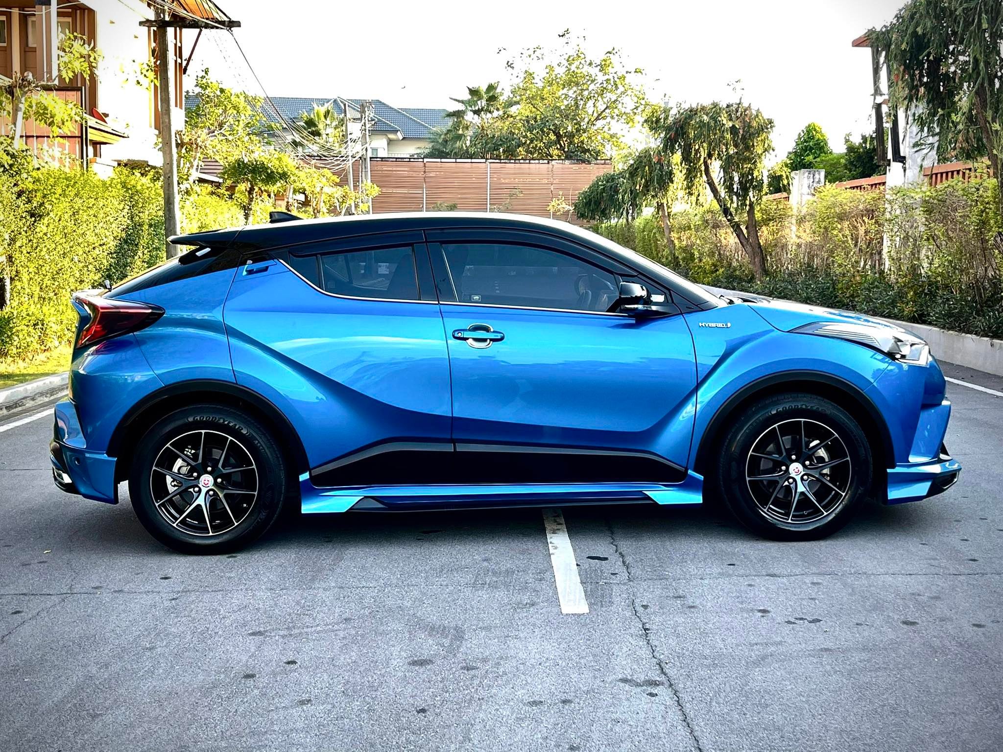 Toyota CHR HV สวยสะท้านวงการรถยนต์