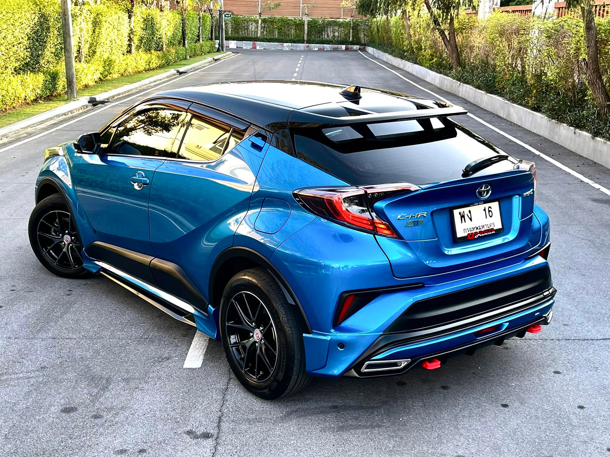 Toyota CHR HV สวยสะท้านวงการรถยนต์ (รูปที่ 10)