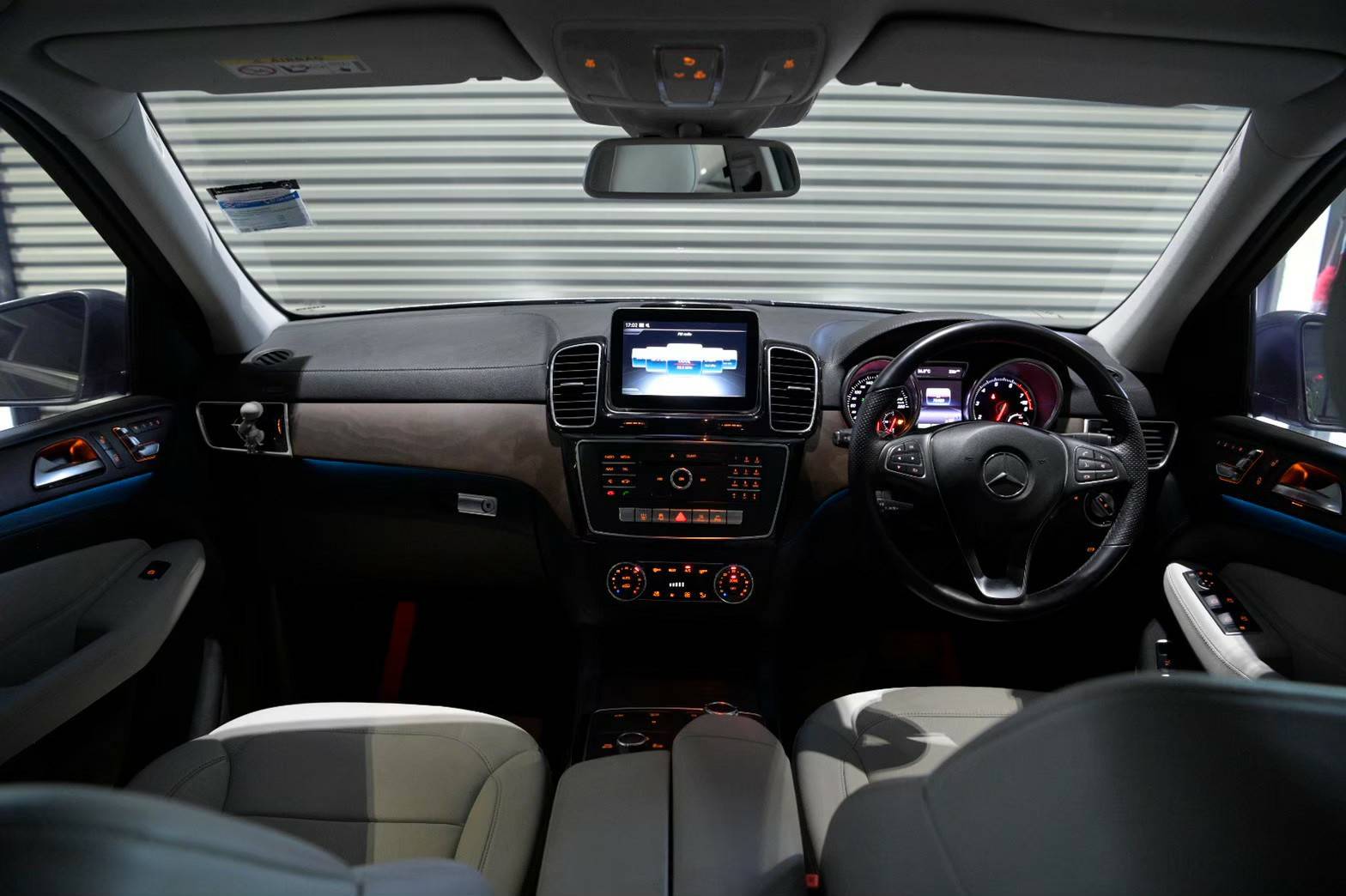 Mercedes-Benz GLE500e Exclusive 2017 (รูปที่ 8)