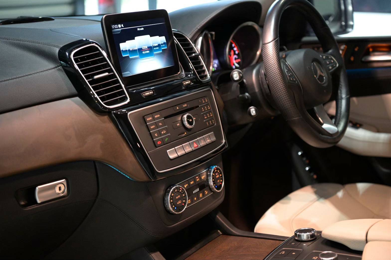 Mercedes-Benz GLE500e Exclusive 2017 (รูปที่ 7)